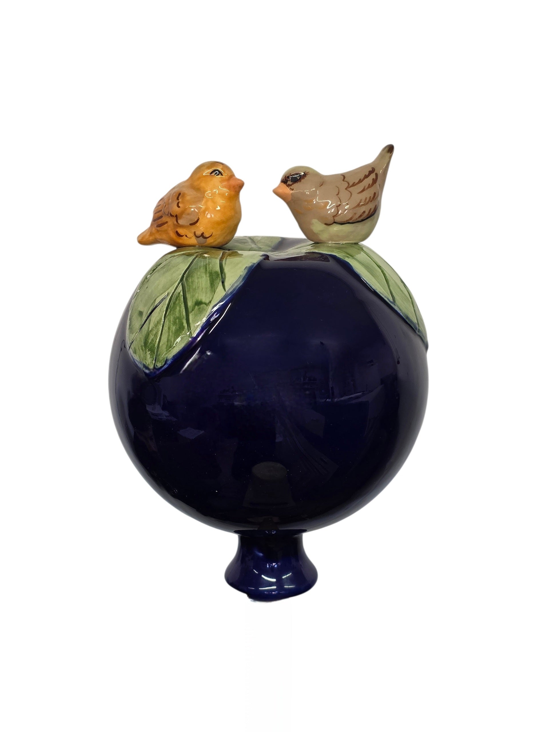 Dunkelblaue Gartenkugel aus Keramik mit Vogel-Duo | Balkon & Garten