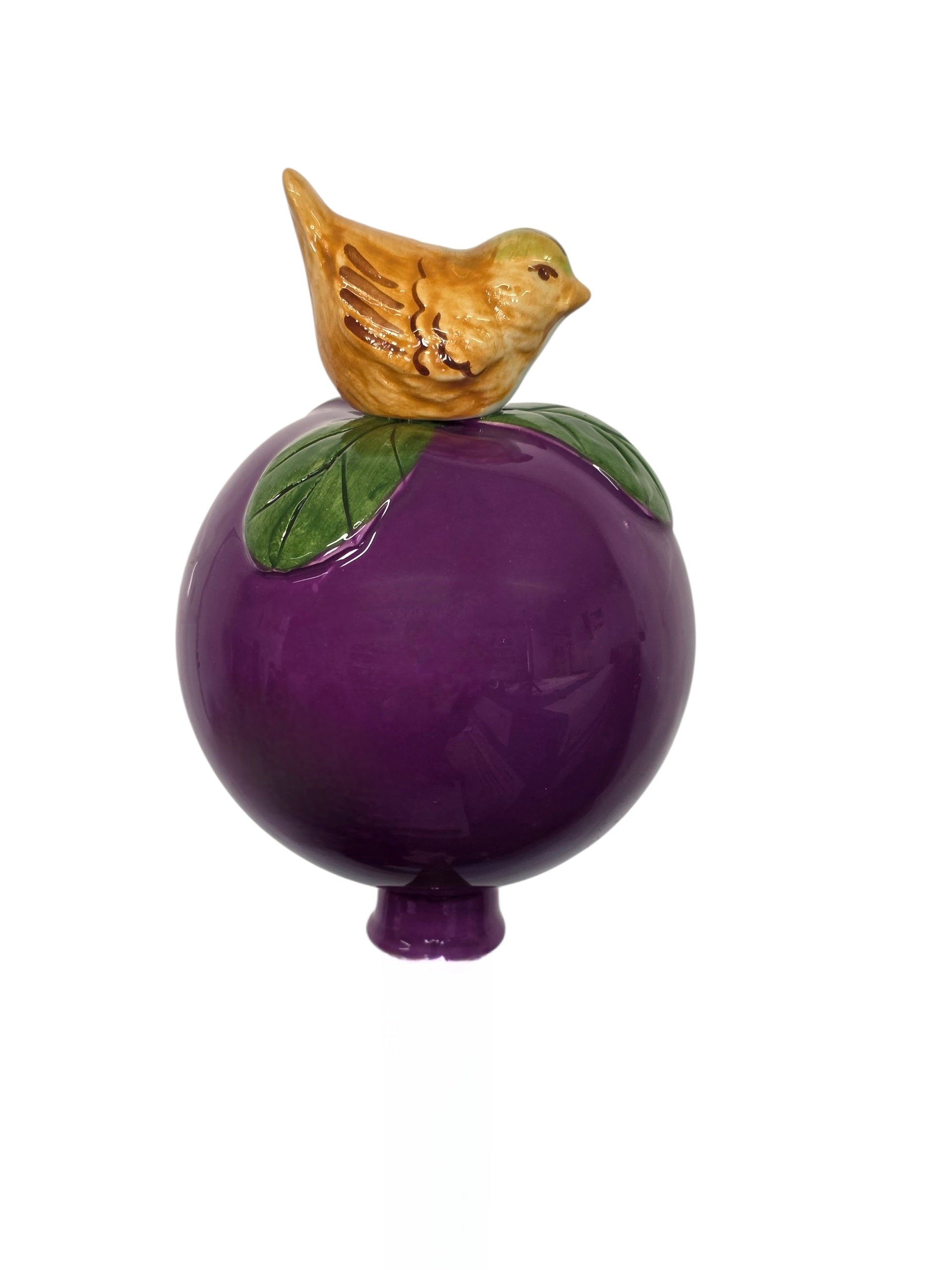 Lila Gartenkugel aus Keramik mit gelbem Vogel | Balkon & Garten