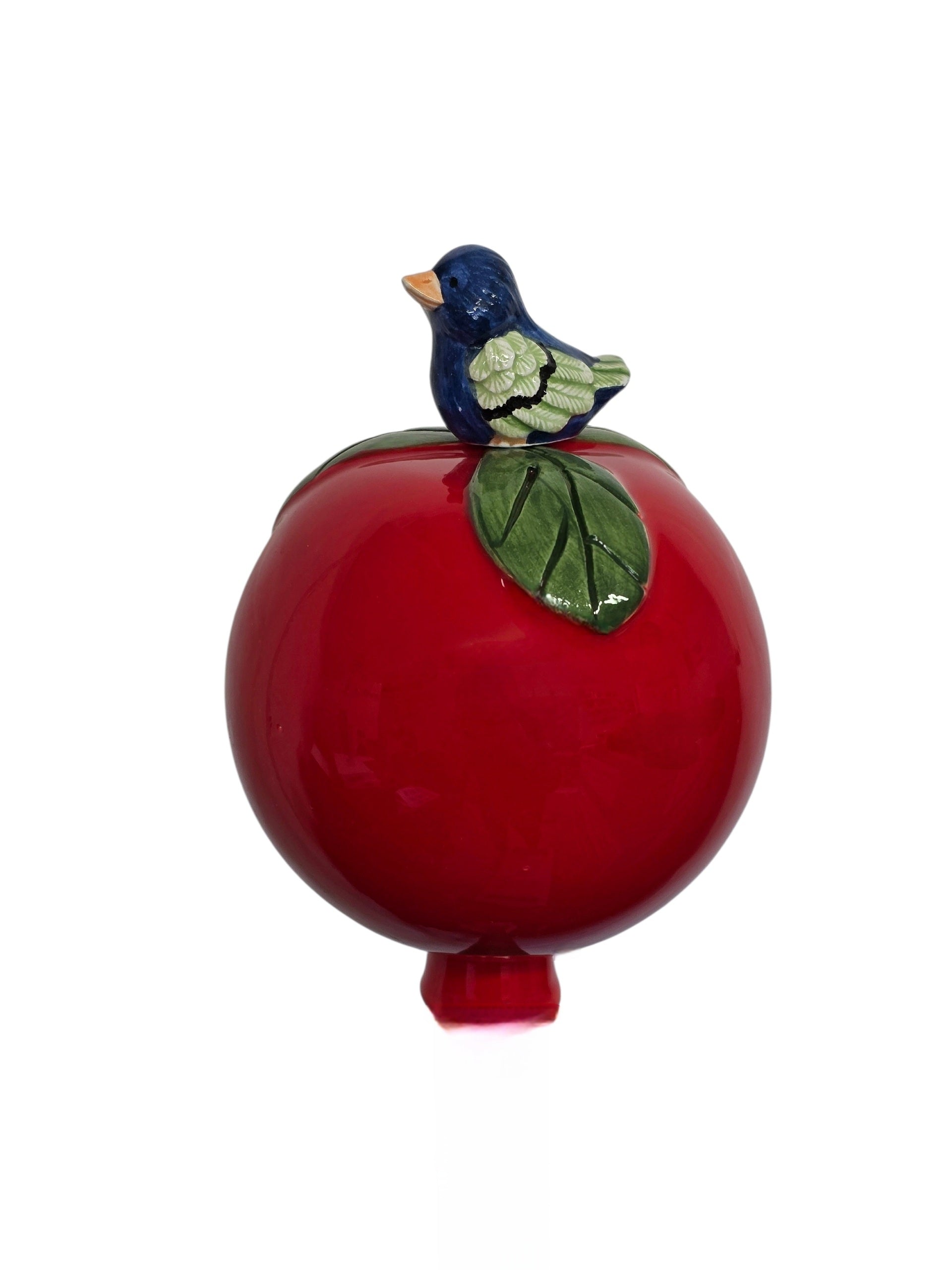 Rote Gartenkugel aus Keramik mit dunkelblauem Vogel | Balkon & Garten