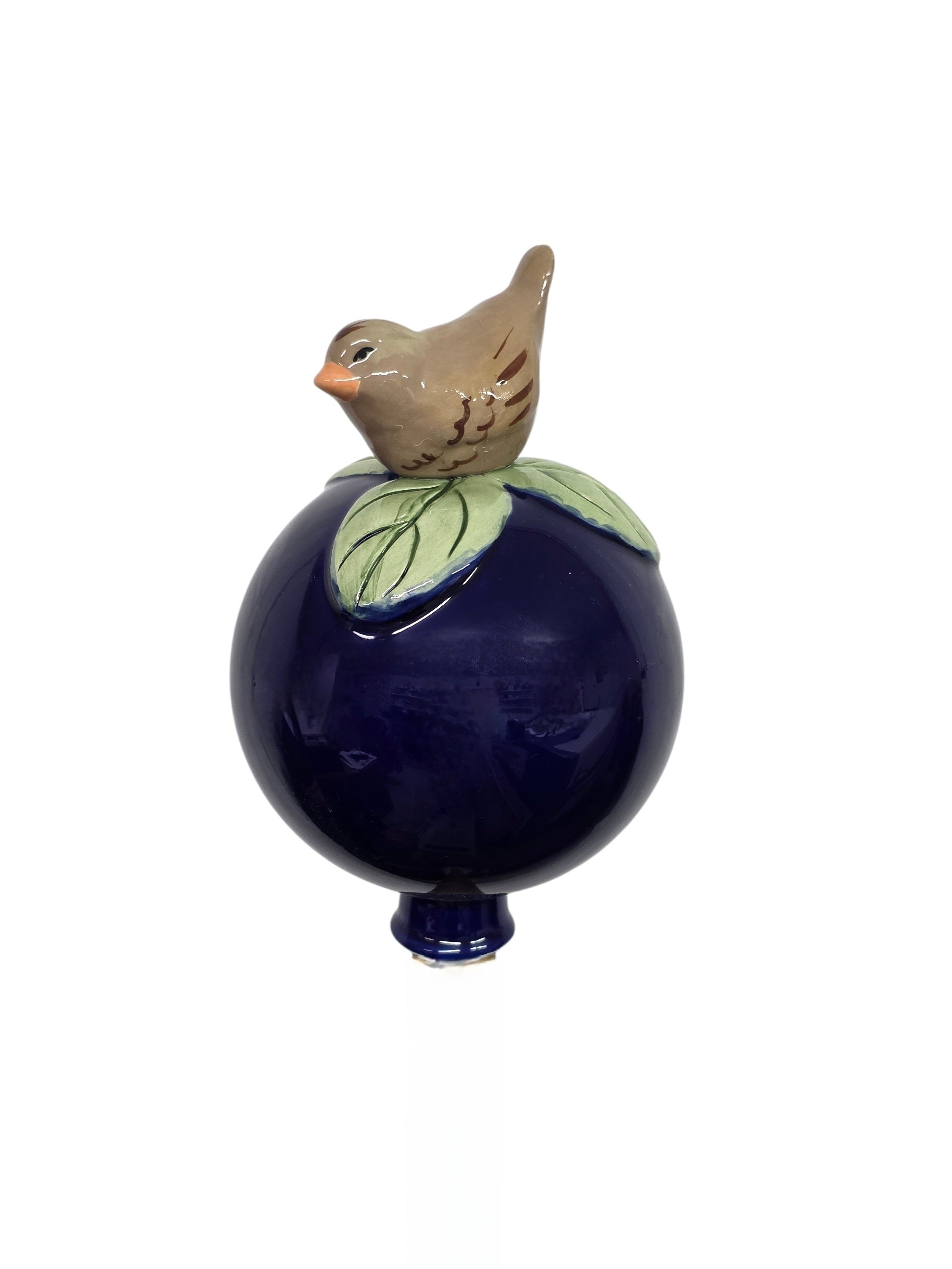 Dunkelblaue Gartenkugel aus Keramik mit braunem Vogel | Balkon & Garten