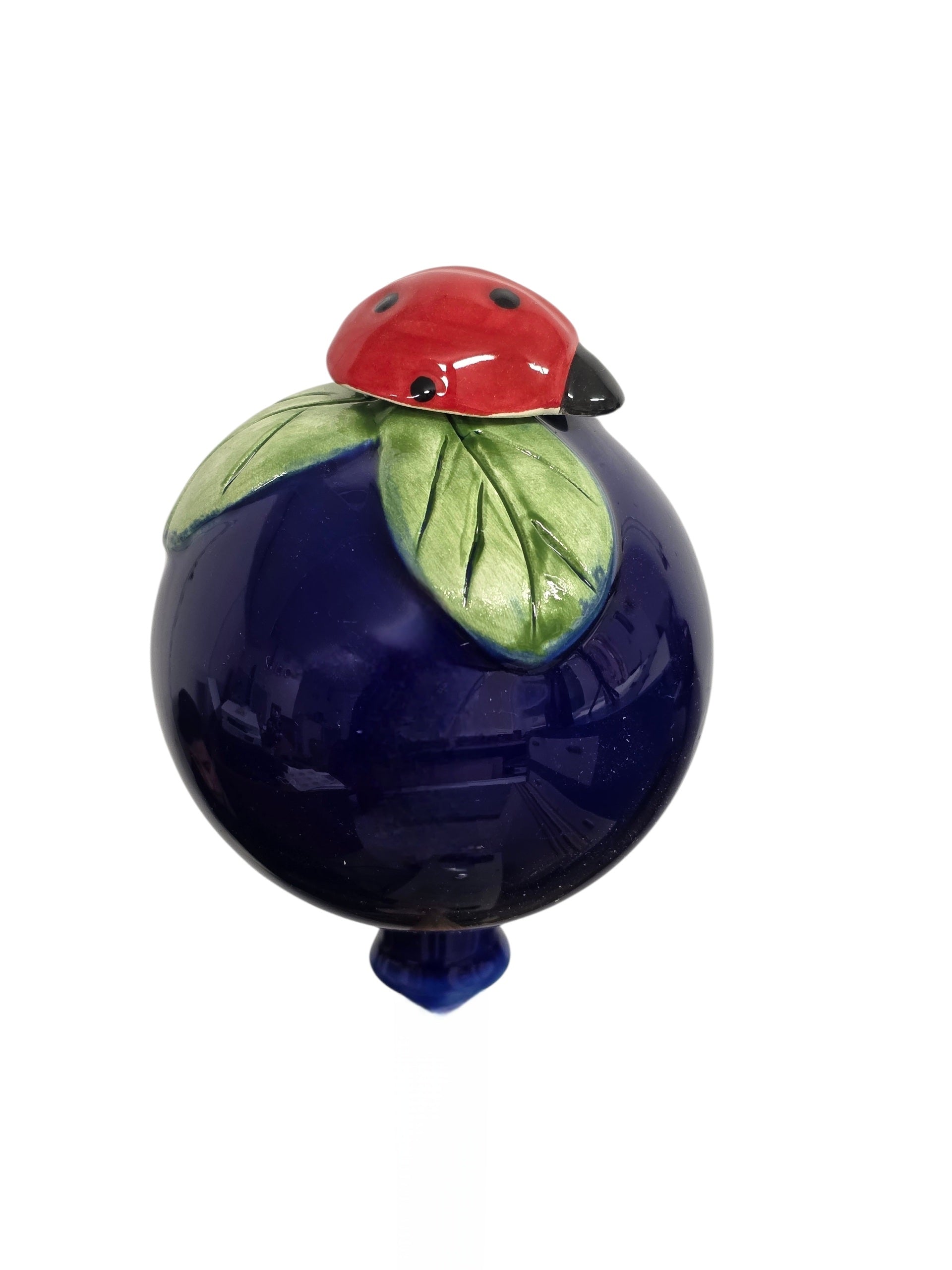 Dunkelblaue Gartenkugel aus Keramik mit Marienkäfer | Balkon & Garten