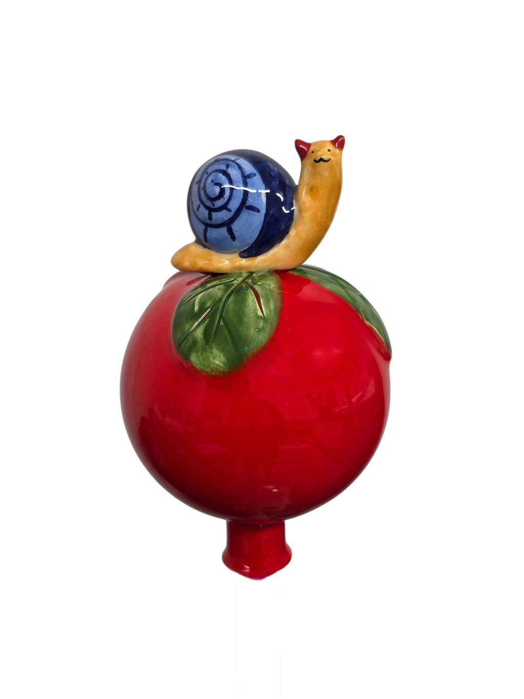 Rote Gartenkugel aus Keramik mit Schnecke | Balkon & Garten