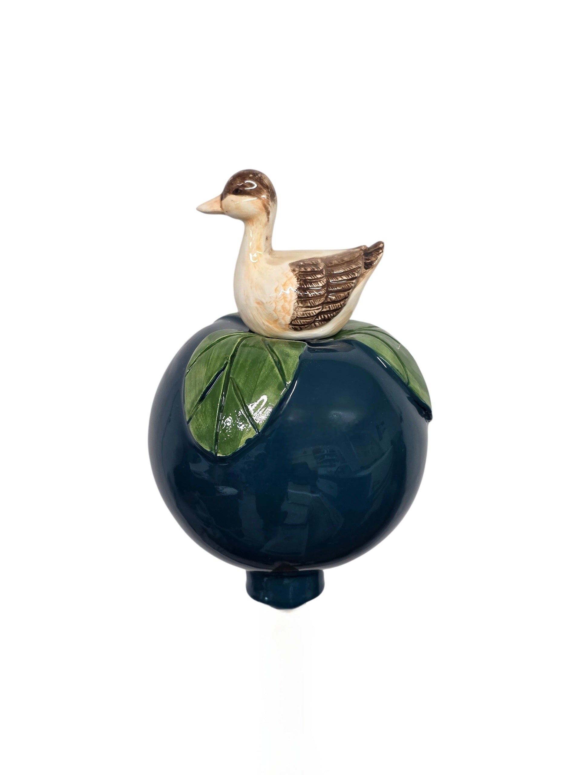 Grüne Gartenkugel aus Keramik mit Ente | Balkon & Garten
